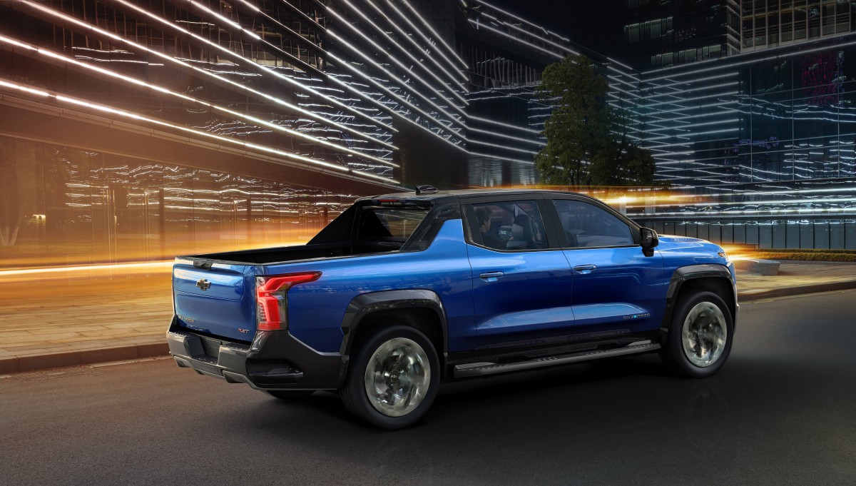 GM unveils the Chevrolet Silverado EV truck with 400-mile range