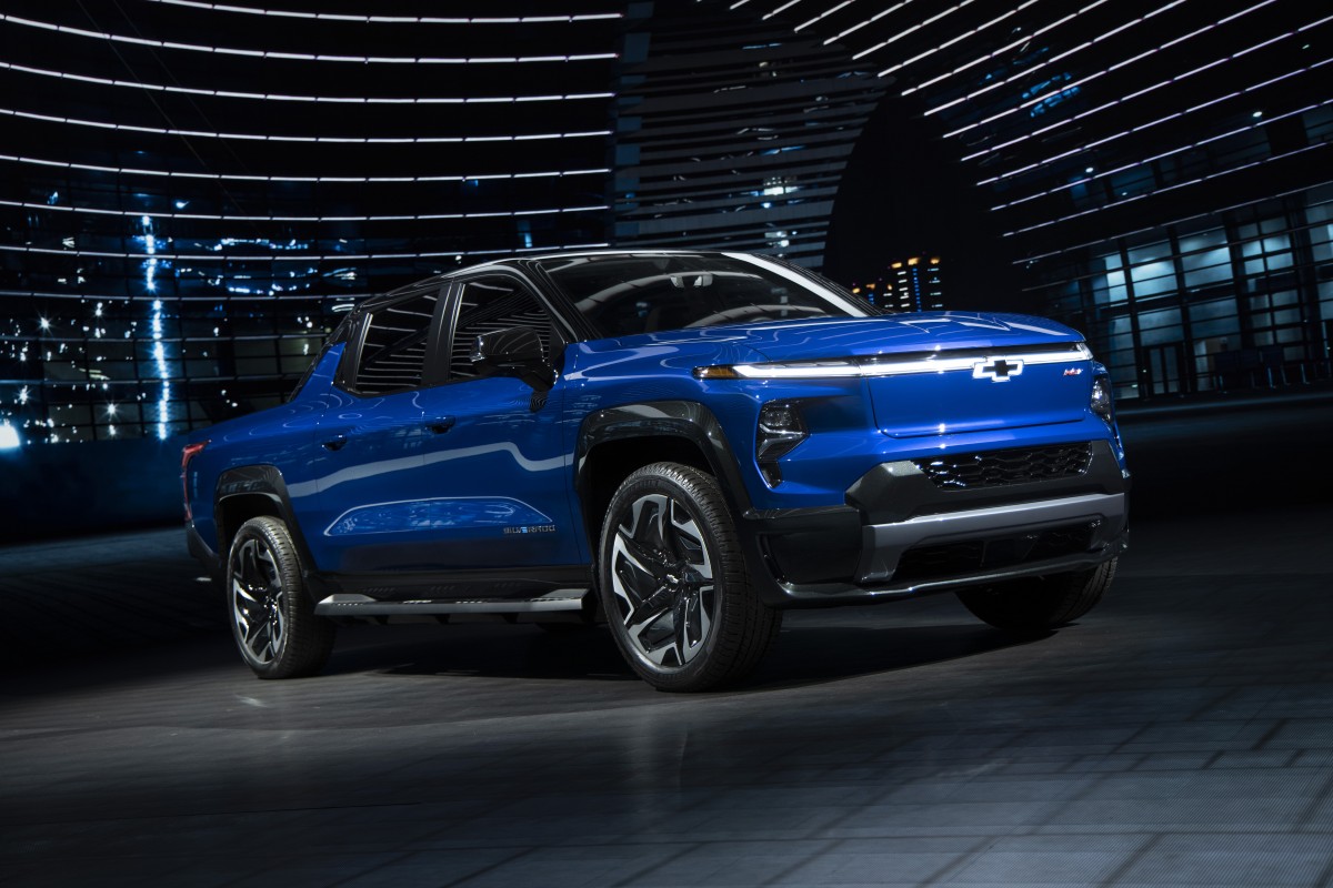 GM unveils the Chevrolet Silverado EV truck with 400-mile range