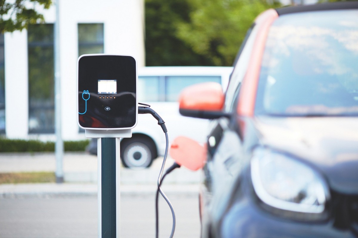 The UK pledges to build 300,000 charging stations across the country by 2030