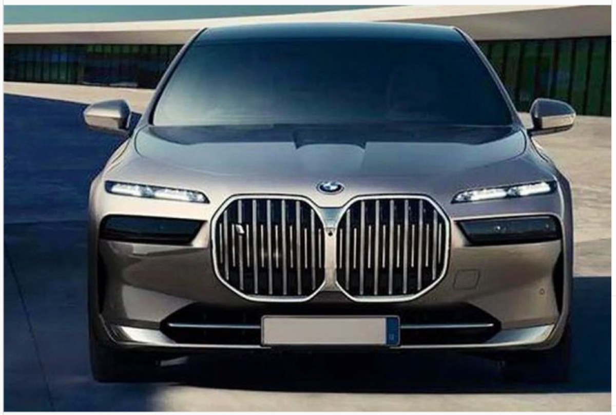 First images of BMW i7 already out