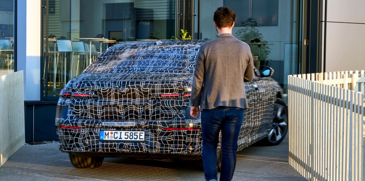 You can park the new BMW i7 with an app