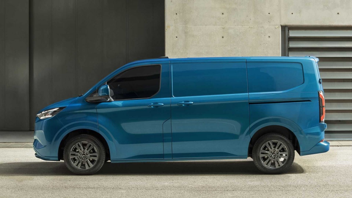 2023 Ford E-Transit Custom Is An Electric Van With A Futuristic Face And  236-Mile Range