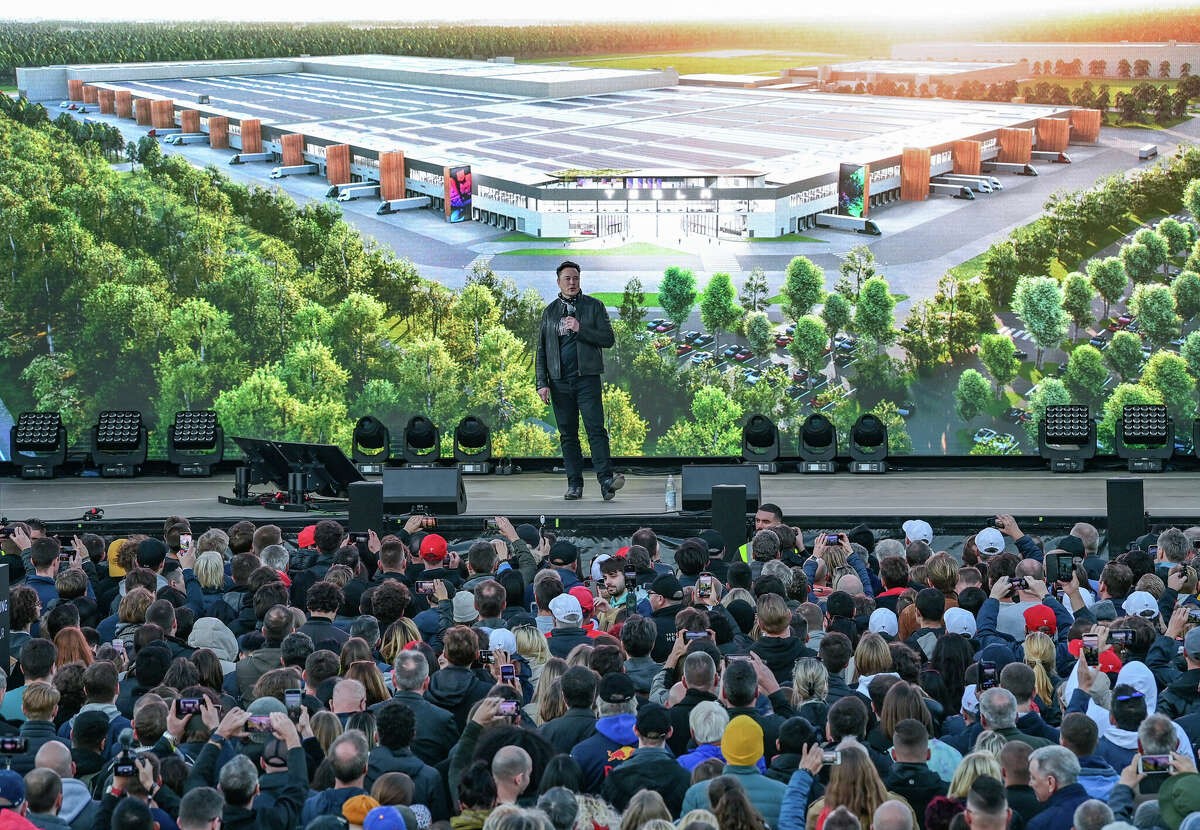 Elon Musk presenting new Gigafactory