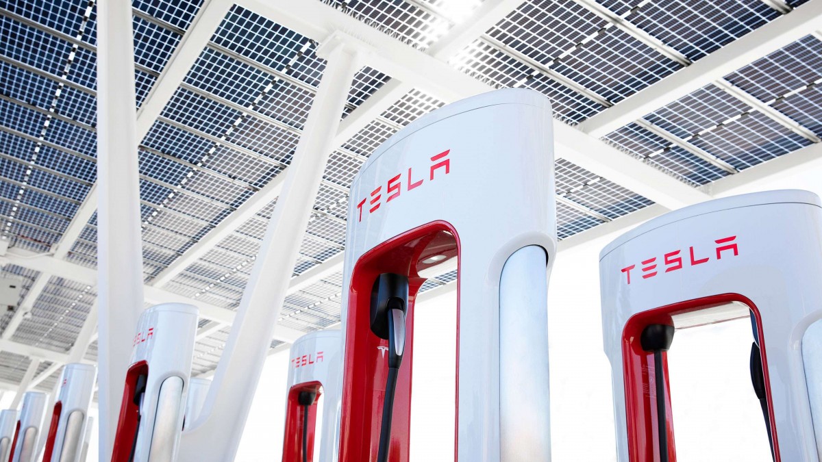 Tesla открывает свои Supercharger для других электромобилей в пяти новых европейских странах