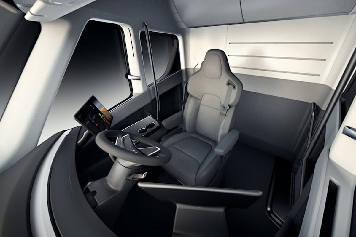 Tesla Semi is going to be one comfortable office