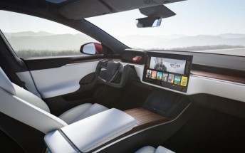 Tesla now offers swiveling main screen on Model S and Model X