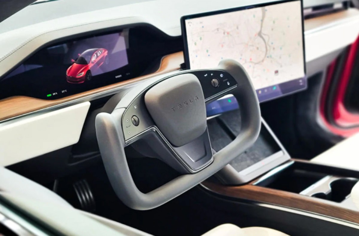 Tesla S Plaid with swivel screen