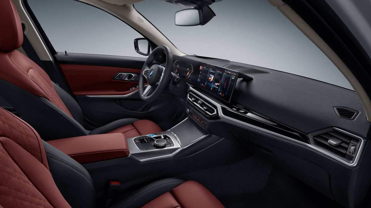The plush interior of Chinese i3 will be available on updated 3 series