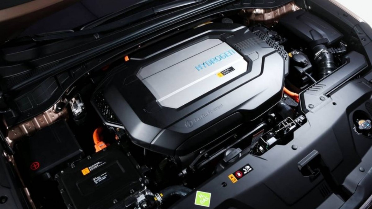 Under the hood - hydrogen powered fuel cell of Hyundai Nexo