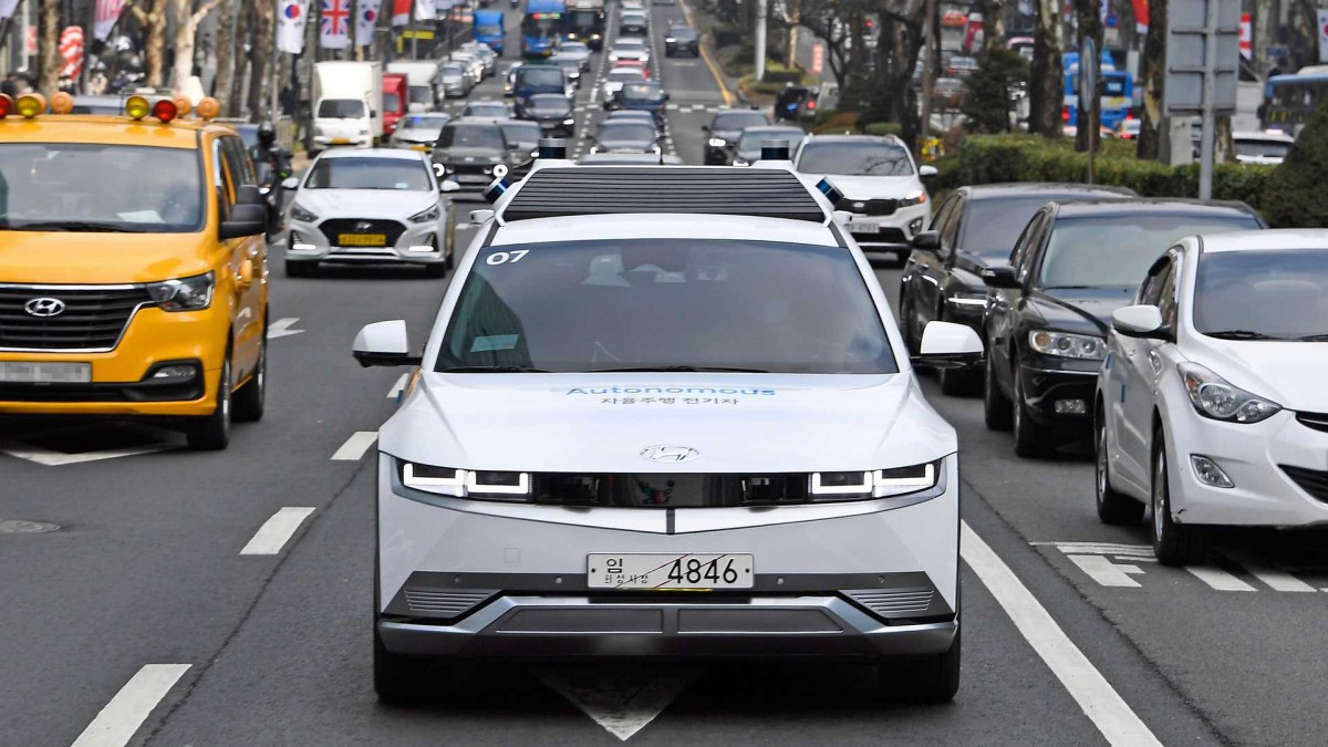 Autonomous Hyundai Ioniq 5 on streets of Seoul