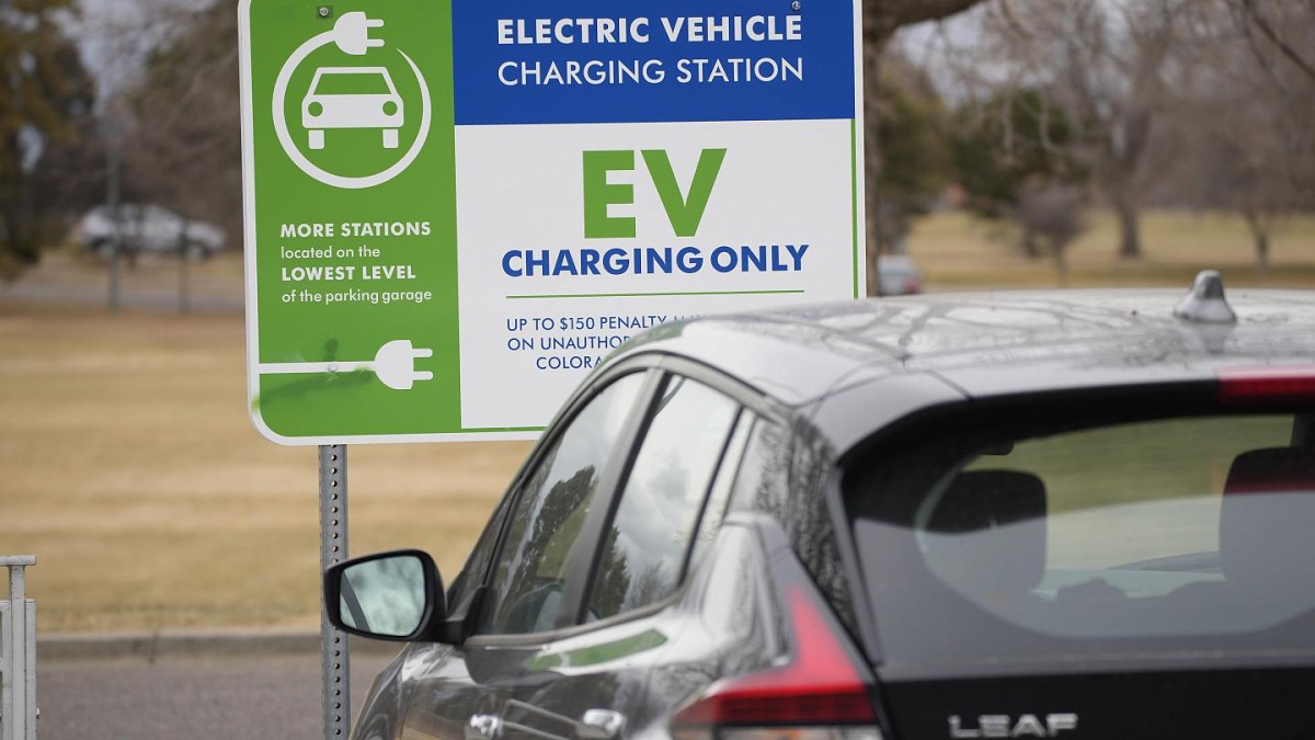 UK Government pulls the plug on electric car subsidies