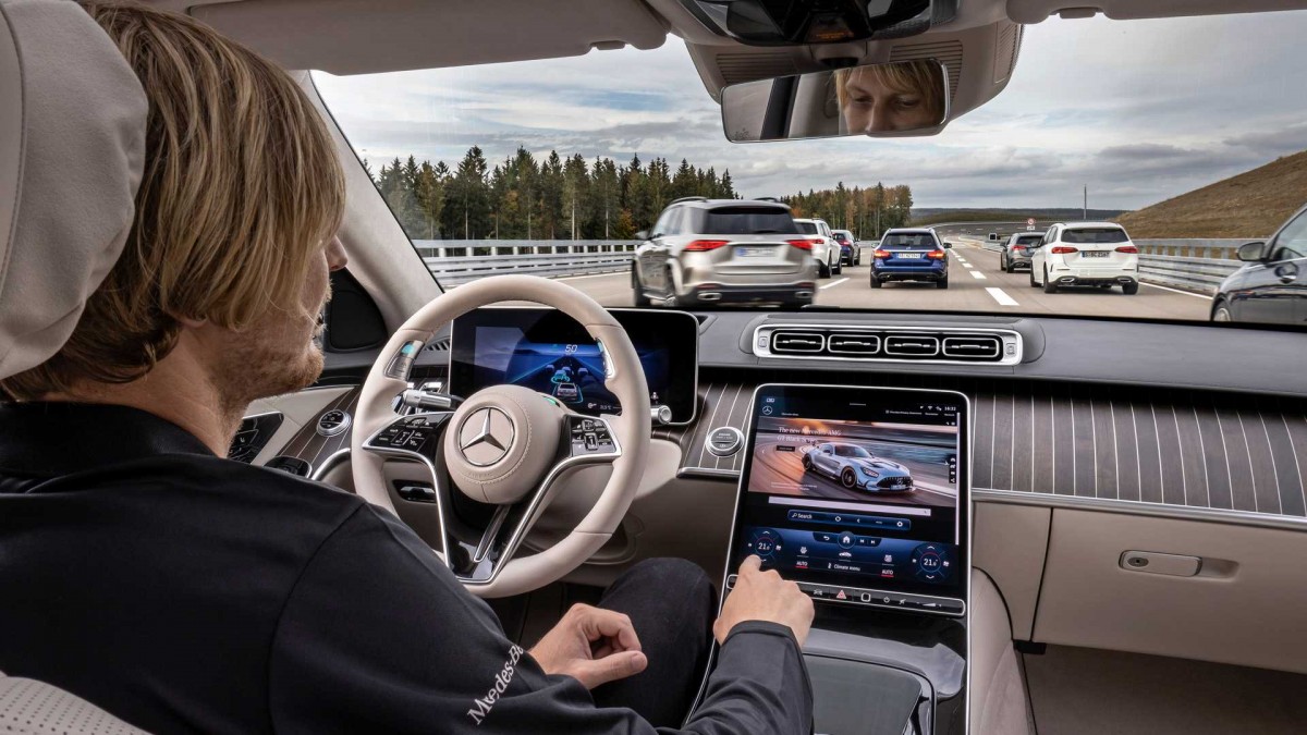 Level 3 autonomous driving in Mercedes-Benz EQS