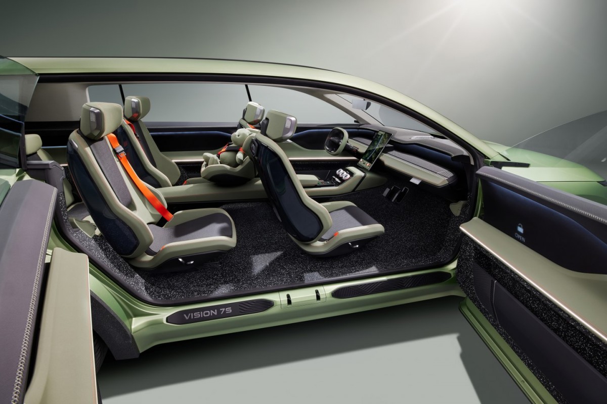 This has to be one of the best interiors of 2022 - if it only wasn't a concept car
