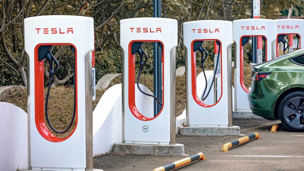 GM to adopt Tesla's Supercharger plug from early 2024 - ArenaEV