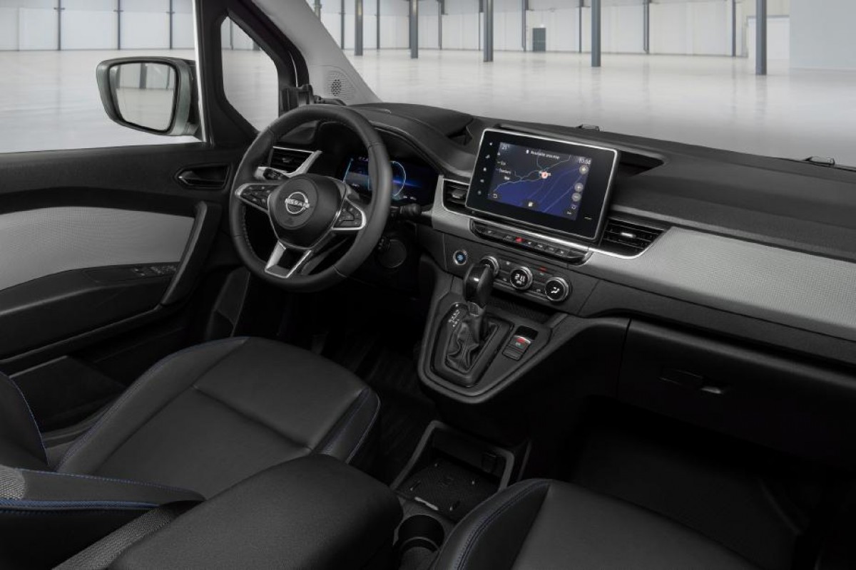 Spacious cabin and the gear leaver - Nissan didn't want to experiment with buttons