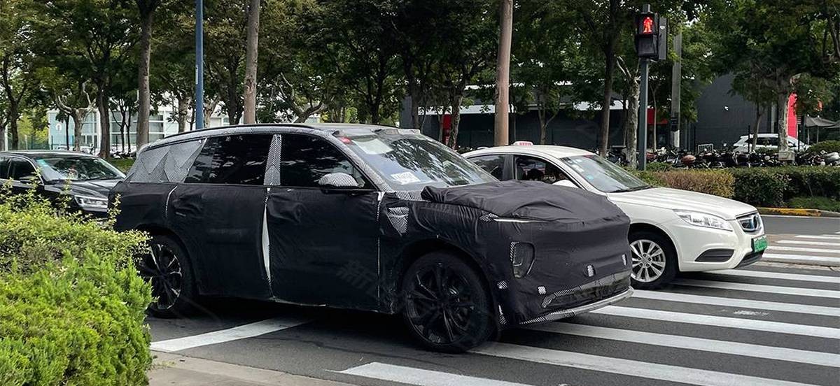 Upgraded Nio ES8 with LiDAR stars in more spy shots