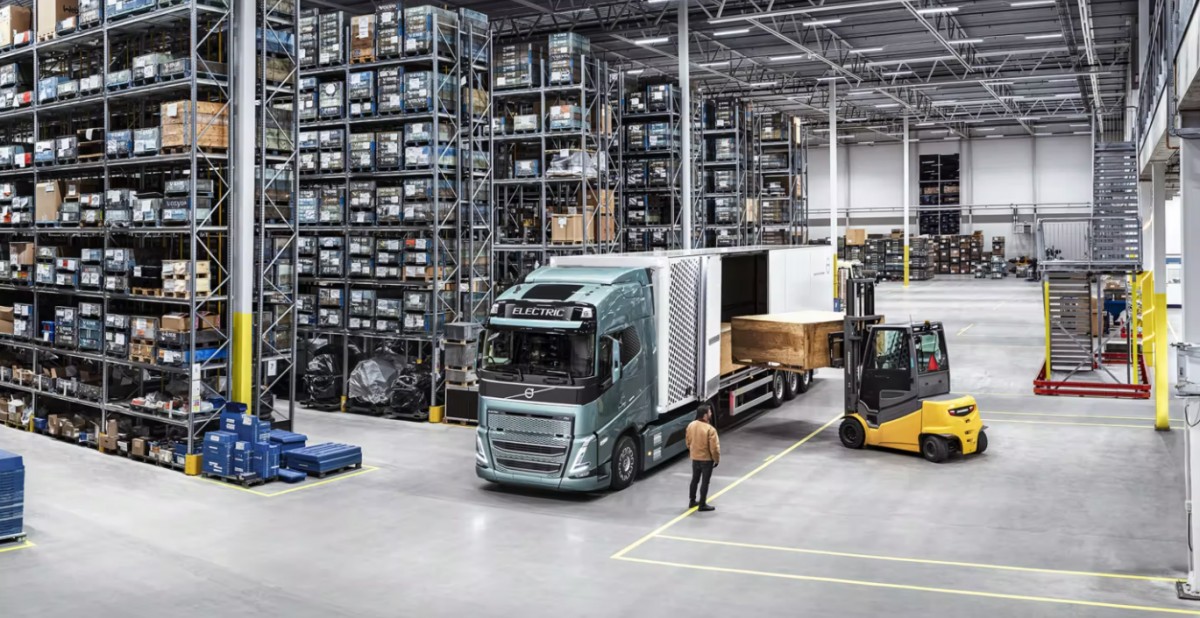 Amazon buys 20 electric trucks from Volvo