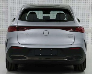 The Mercedes EQE SUV - front and rear