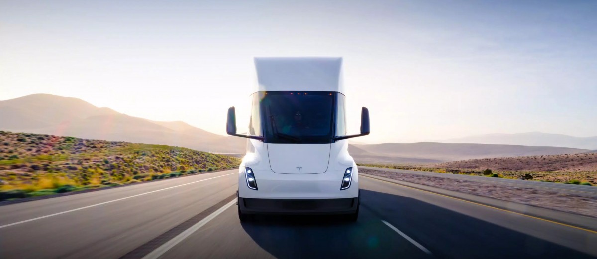 Tesla Semi gets EPA green light, deliveries can start in December