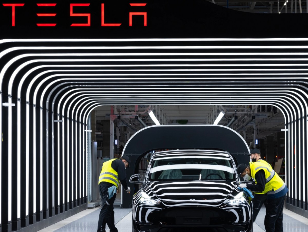 Tesla sets new delivery and manufacturing records