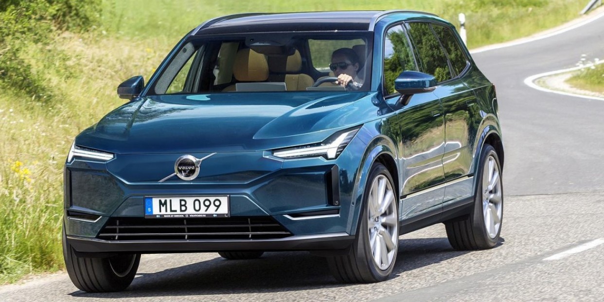 Watch the all-electric Volvo EX90 unveiling live - ArenaEV