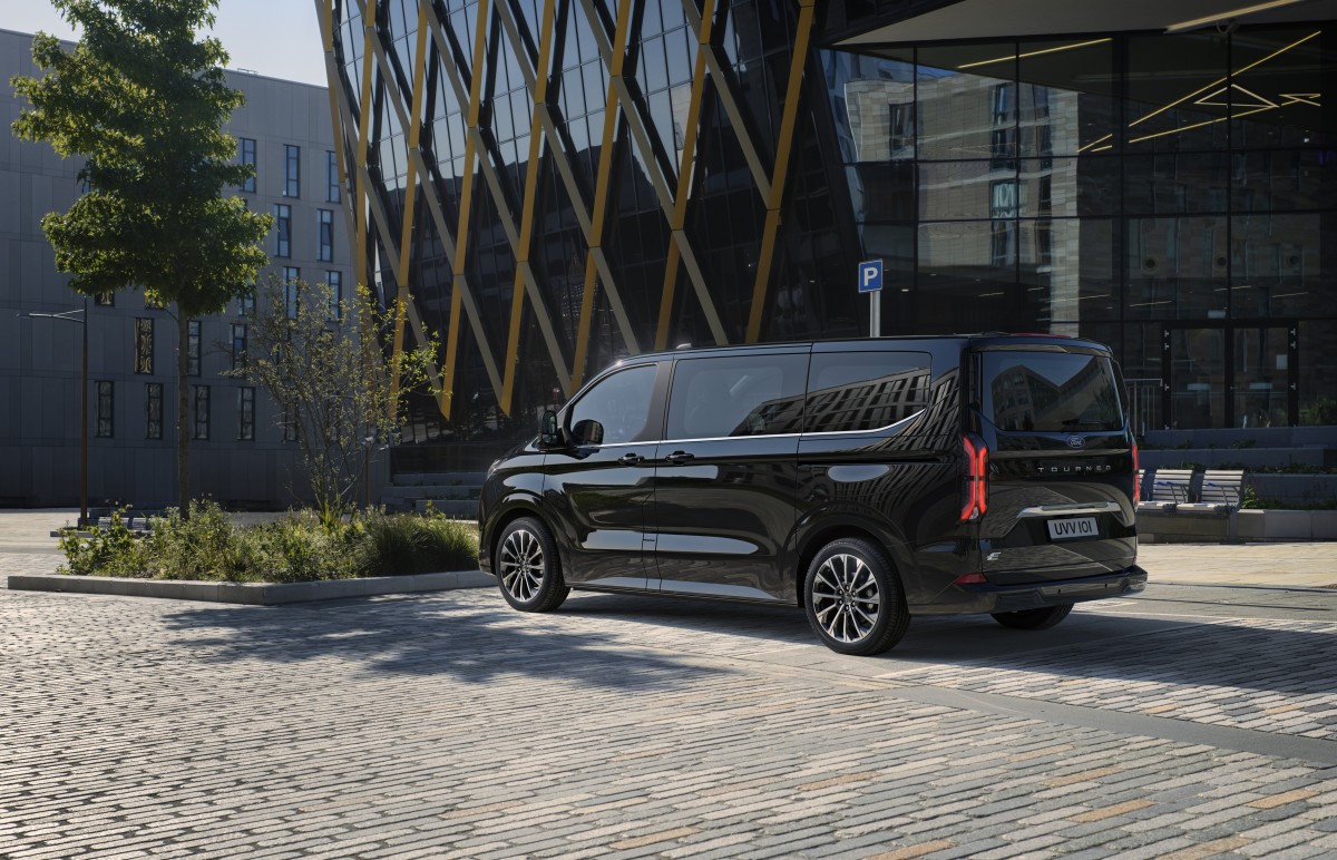 Ford E-Tourneo Custom Duyuruldu!