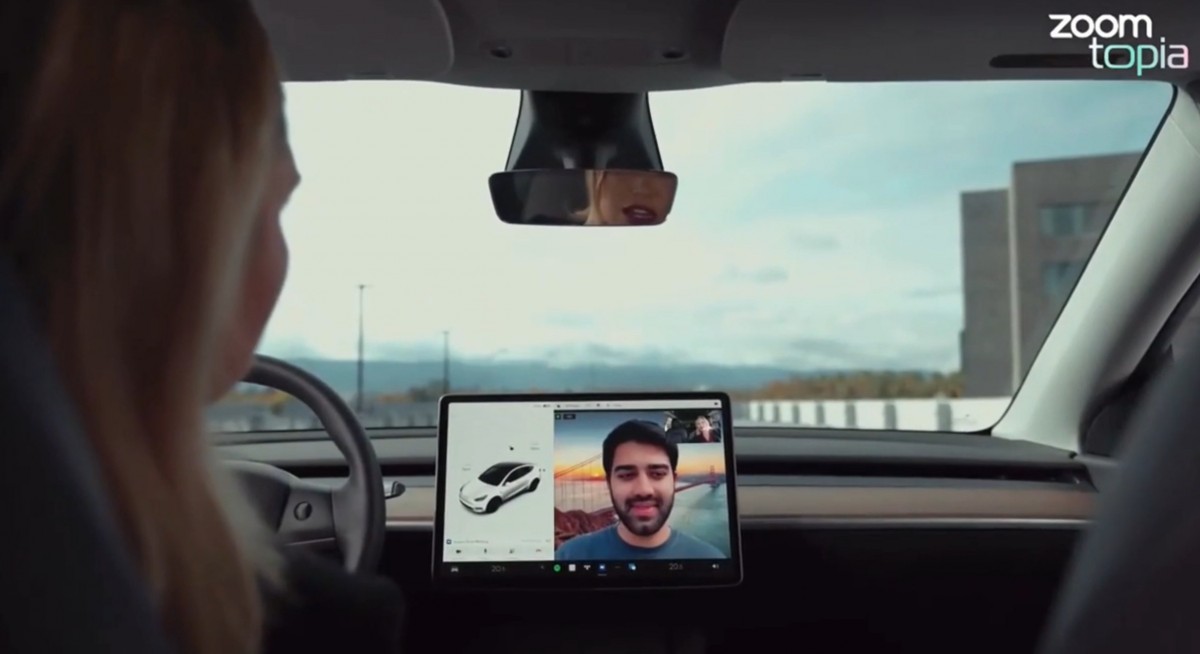 Tesla запускает видеозвонки Zoom в свои автомобили
