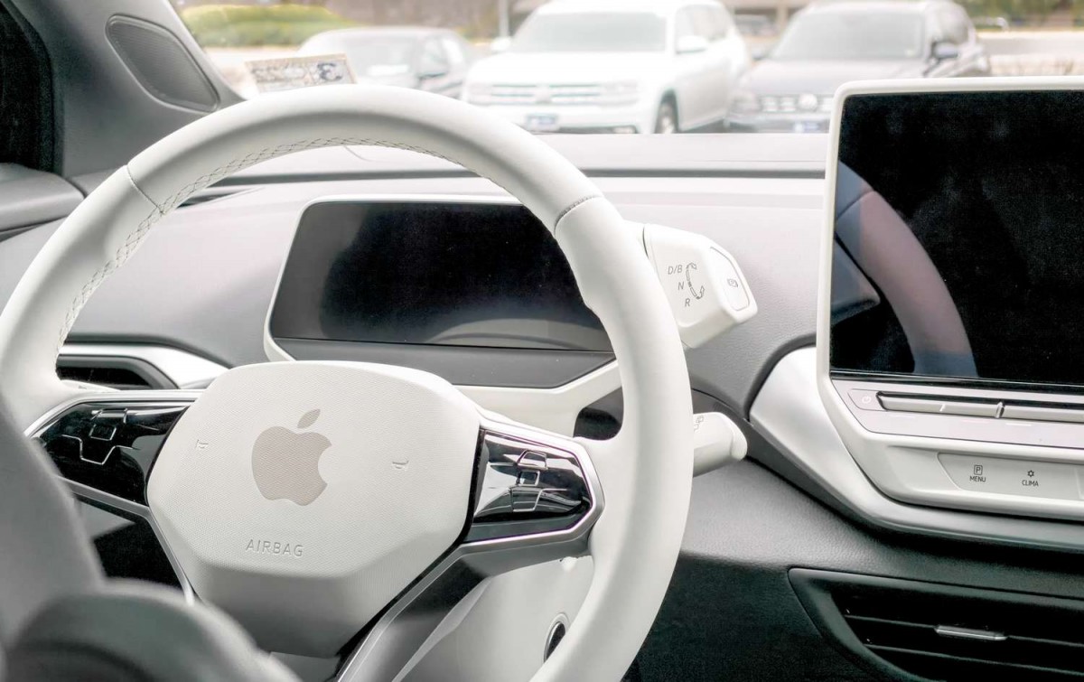 There will be a steering wheel in the new Apple car