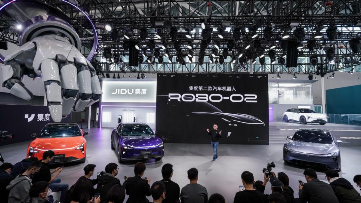 Jidu unveils ROBO-02 sedan at Guangzhou Auto Show