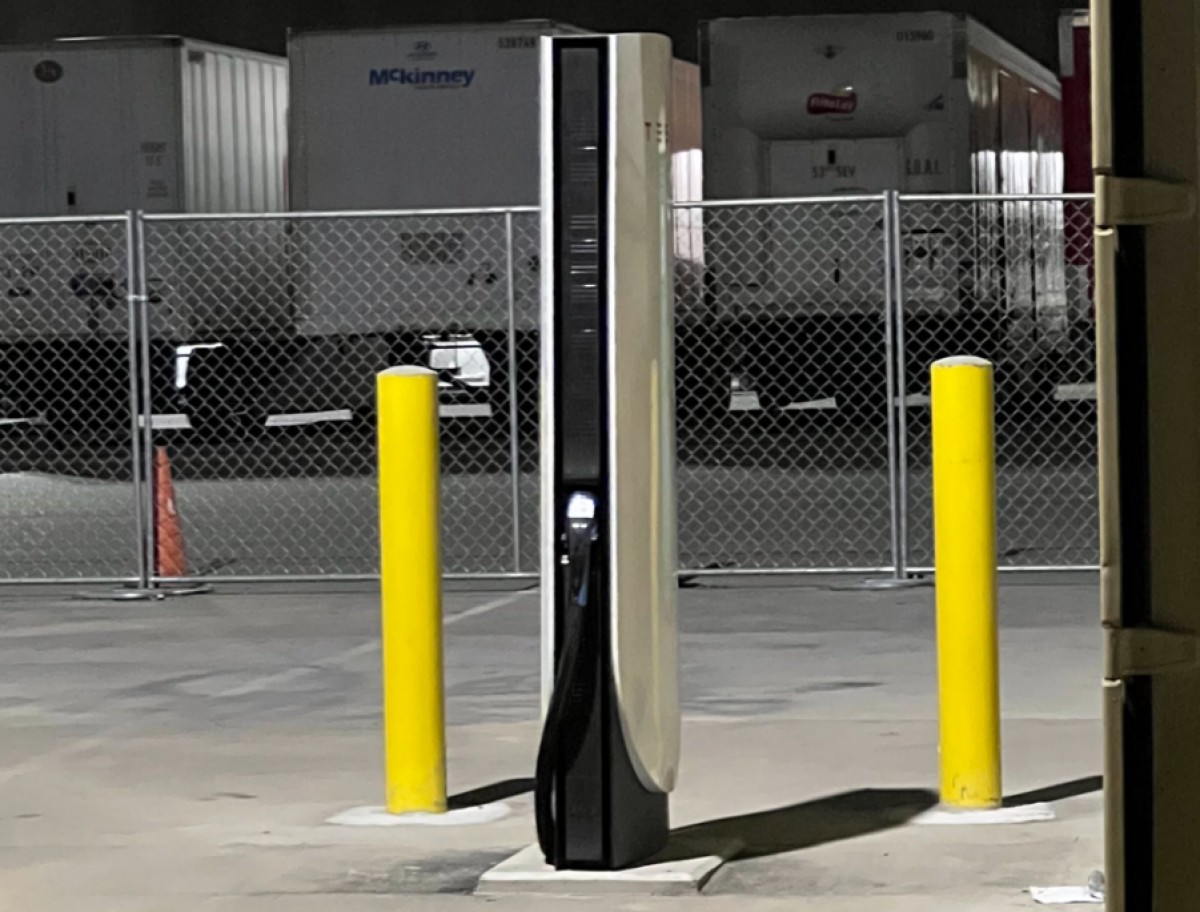 Ready for duty - 750 kW charger at FritoLay base
