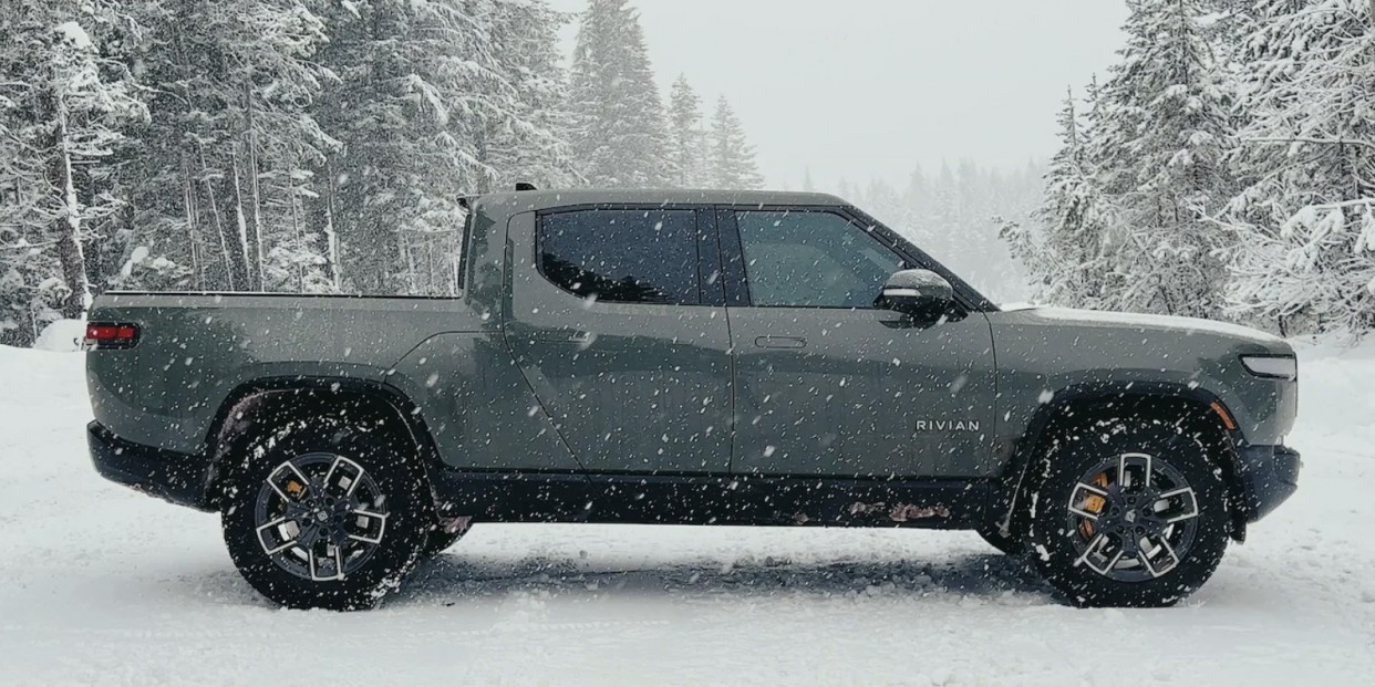 Rivian R1S and R1T get a new Snow mode with the latest software update