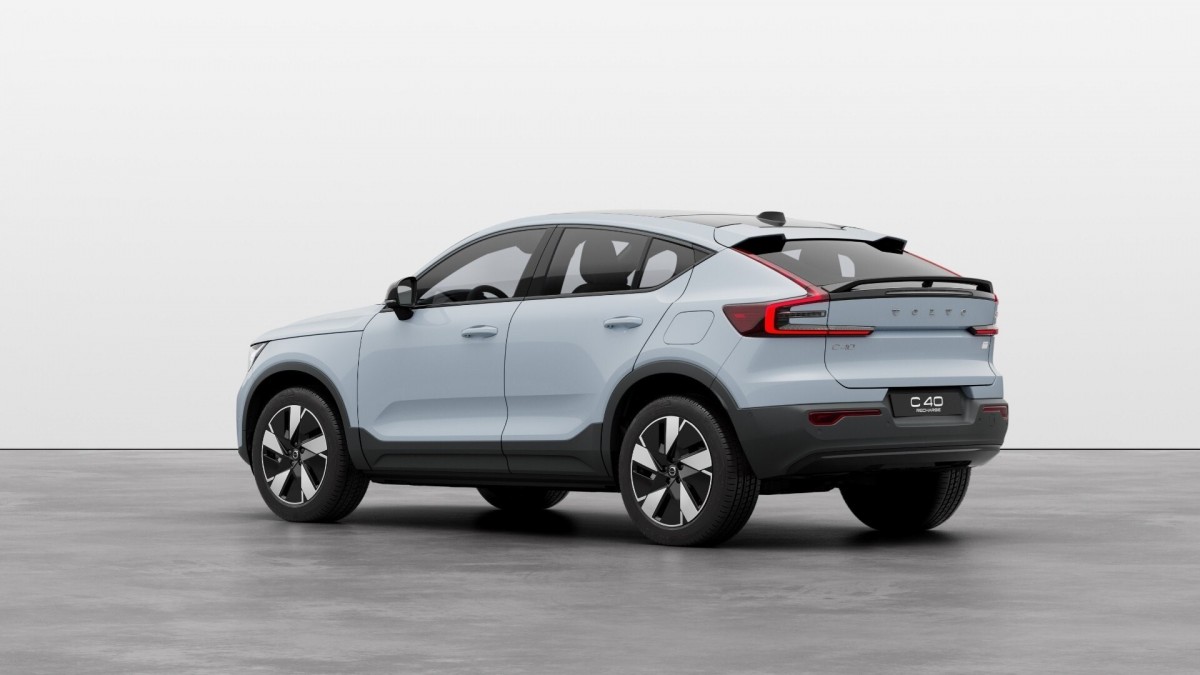 2023 Volvo XC40 and C40 Recharge are bringing back rear-wheel-drive