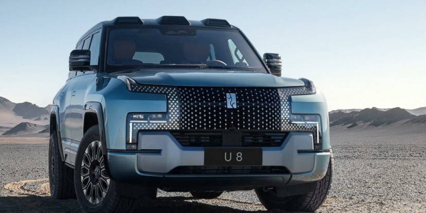 See BYD YangWang U8 s Yisifang Tech Keep The Car In Straight Line After 