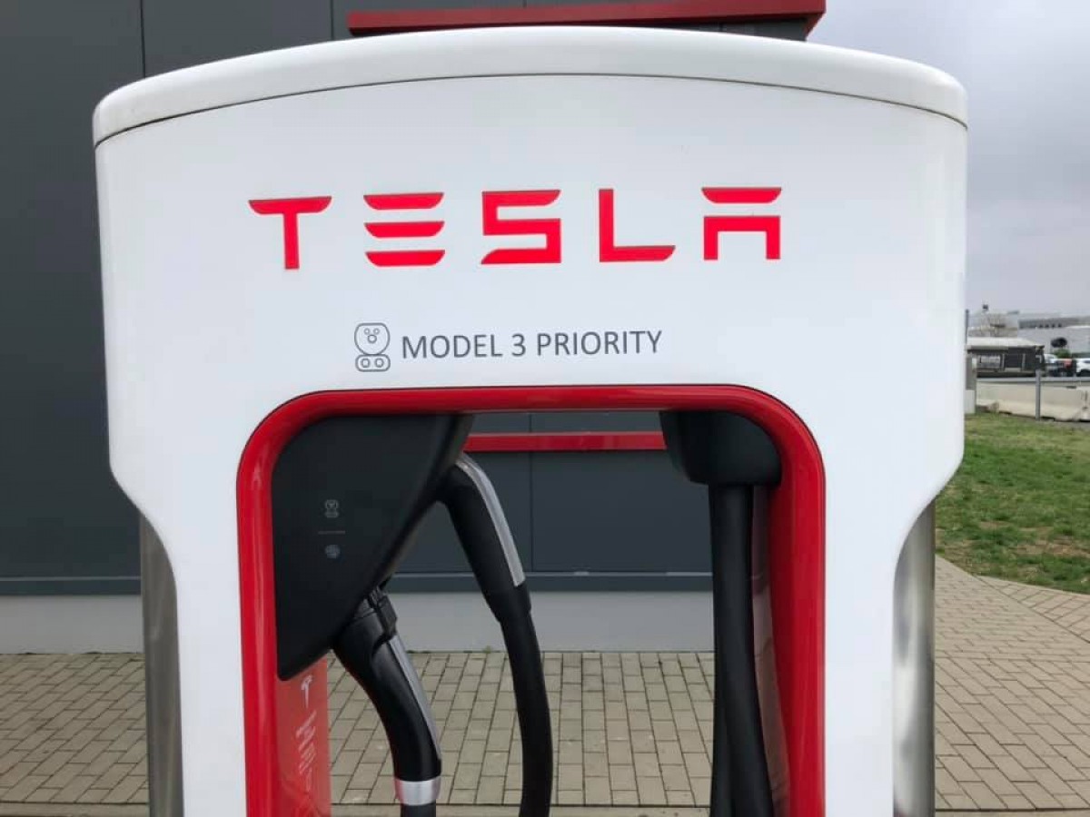 Details of Tesla Supercharger Magic Dock leak - ArenaEV