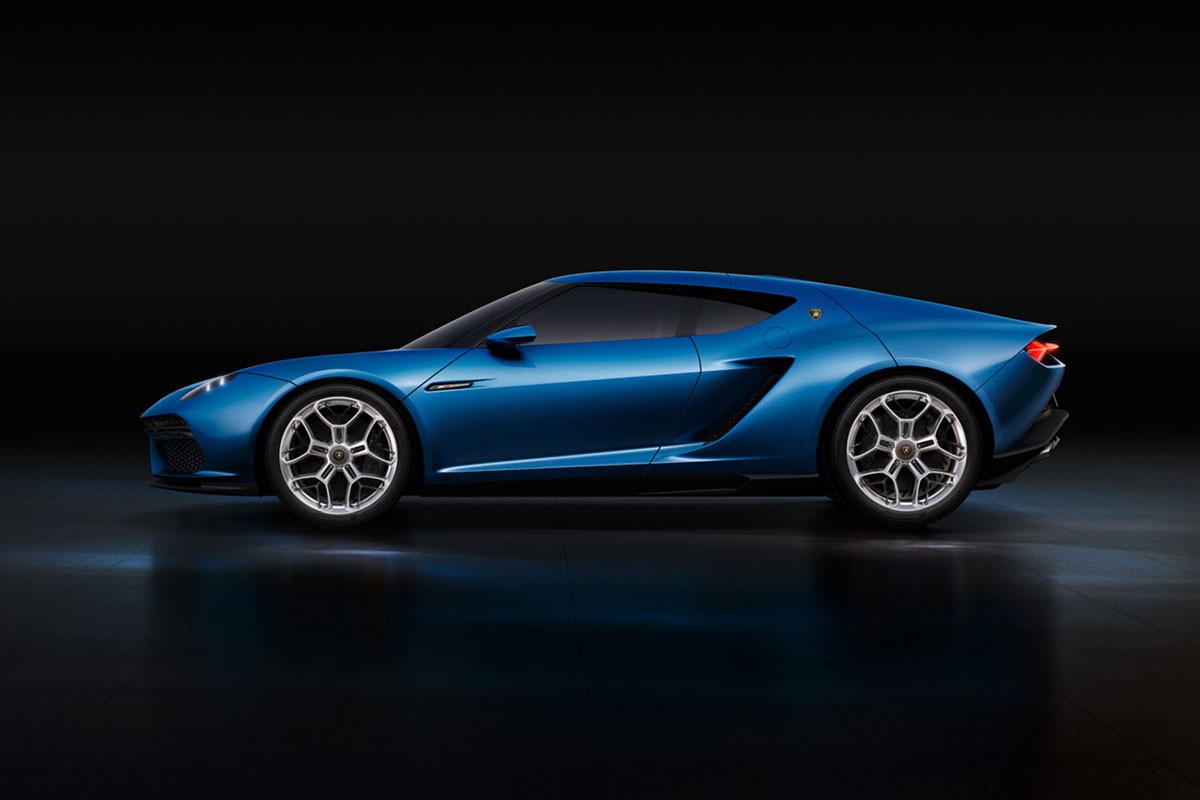 Lamborghini to hold off its first electric supercar to 2028