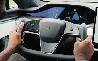 Tesla finally admits defeat - round steering wheels now available for Model S and X