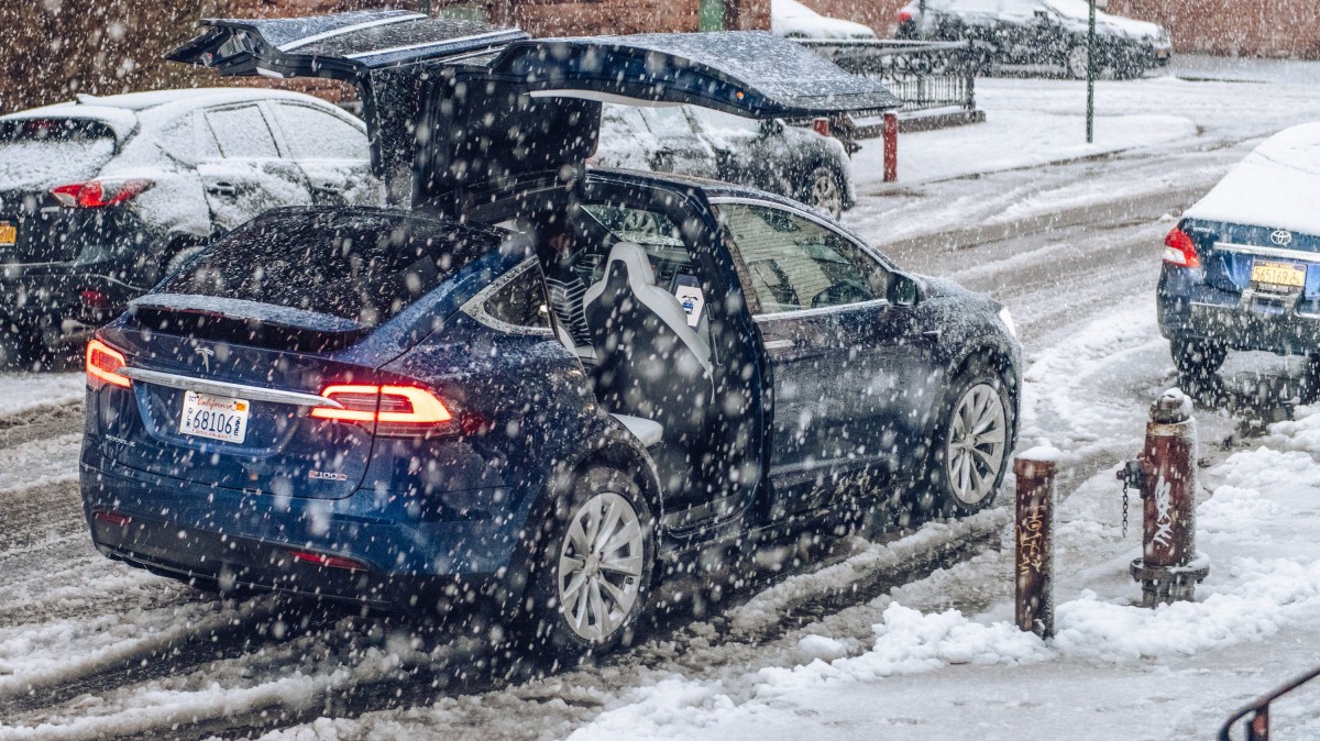 Tesla retracts its discounts and free supercharging due to bad weather