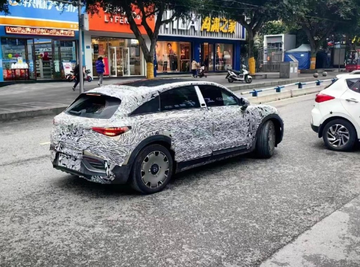 Smart #3 spied on the street in China revealing interior for the first time