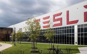 Workers from Tesla's New York Gigafactory attempt to unionize
