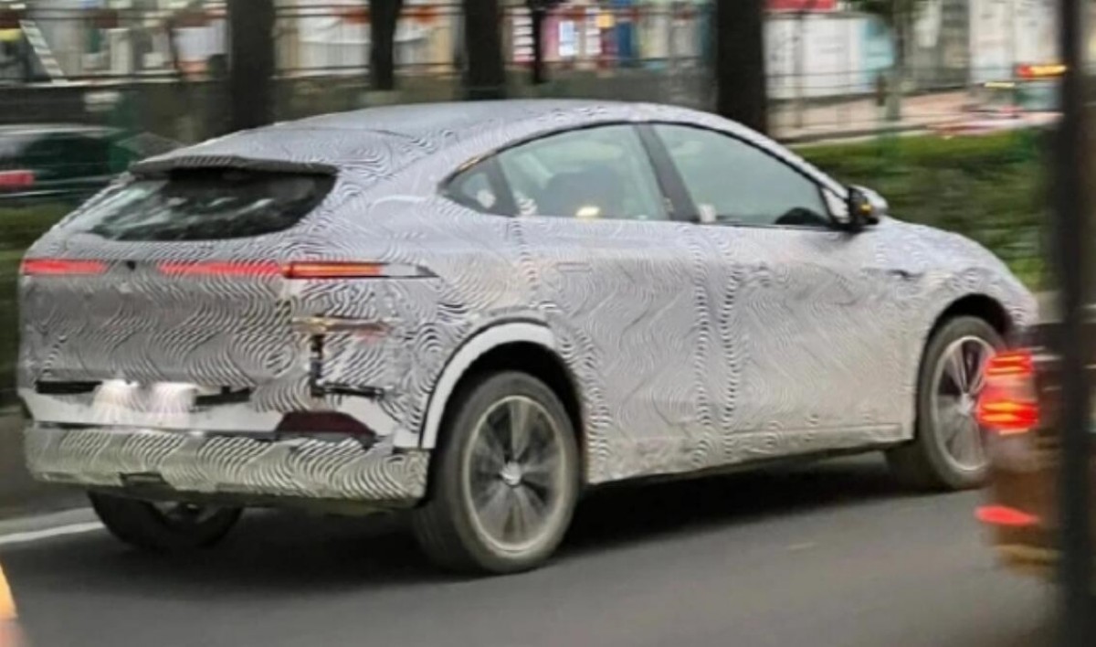 Xpeng G6 spy photos reveal Tesla Model Y rival