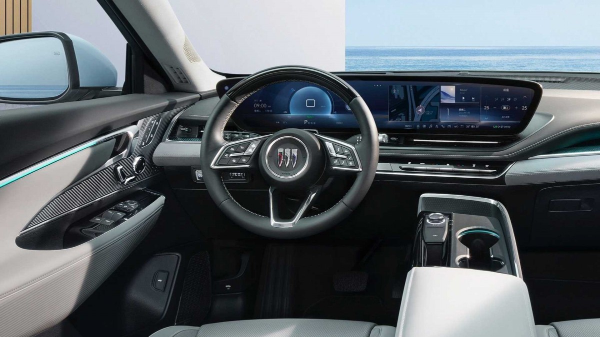 Buick shows the interior of Electra E5 for the first time