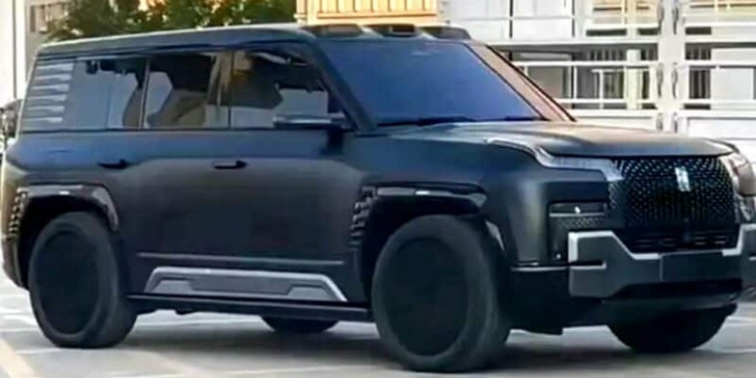 BYD YangWang U8 SUV spotted without camo - ArenaEV