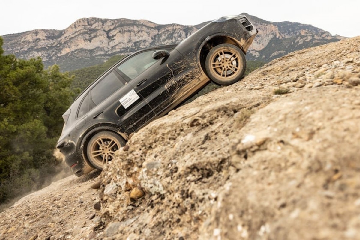 3rd gen Porsche Cayenne undergoing testing