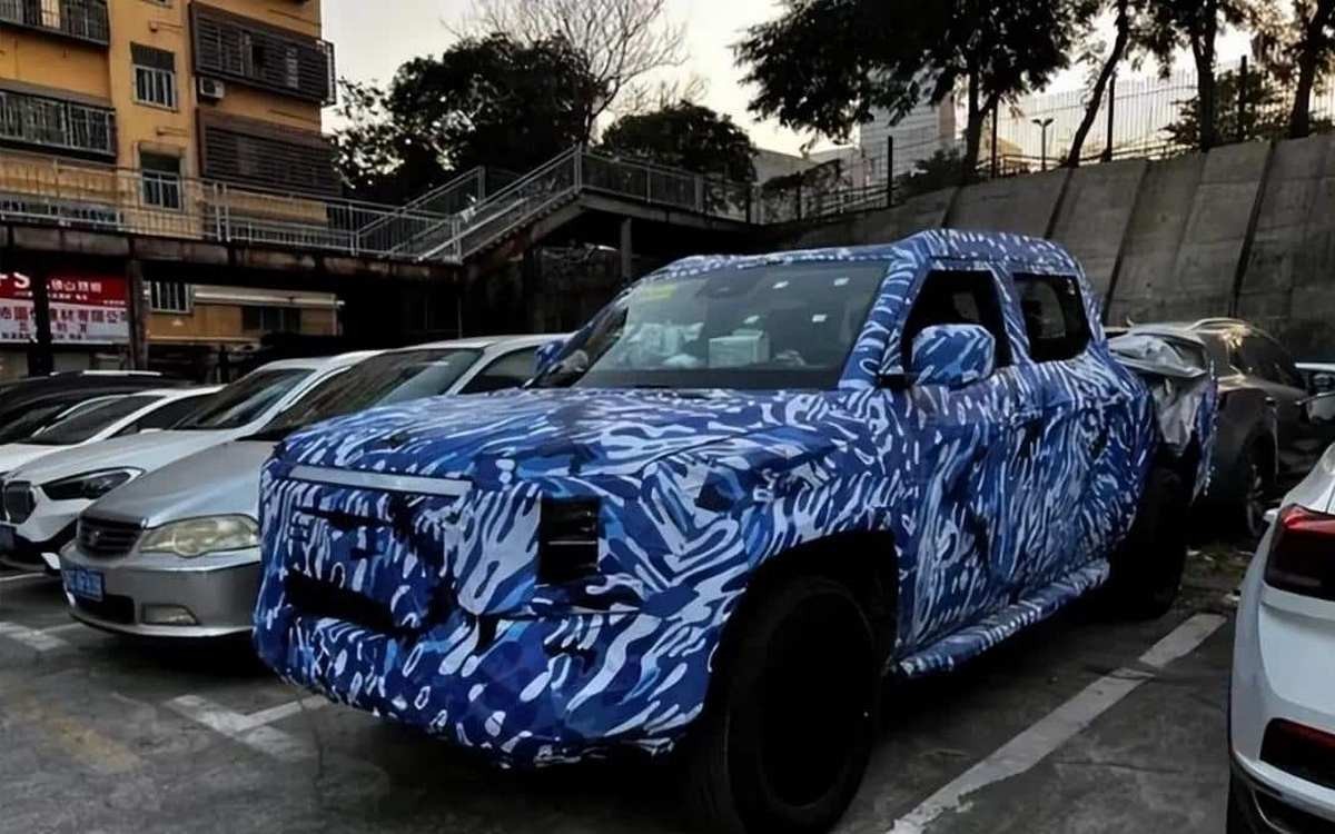 BYD's upcoming electric pickup truck spied with huge grille logo