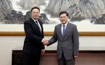 Elon Musk flies to China on a surprise visit