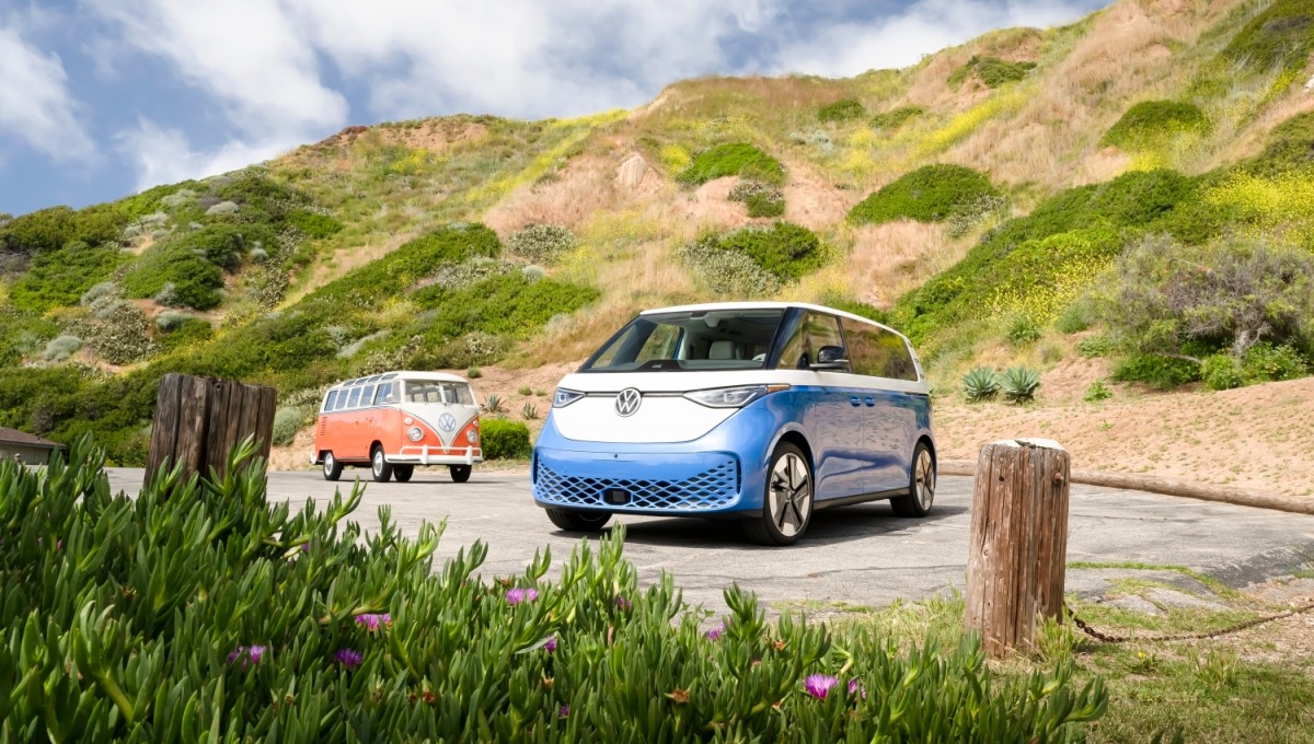7-seat VW ID. Buzz debuts in the US - bigger battery, more room and more power
