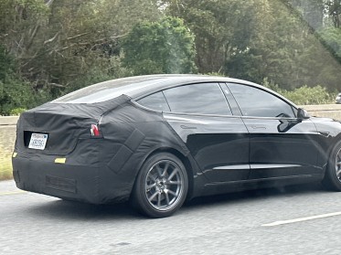 Facelifted Tesla Model 3 spotted once again with different tailights and new  cameras - ArenaEV