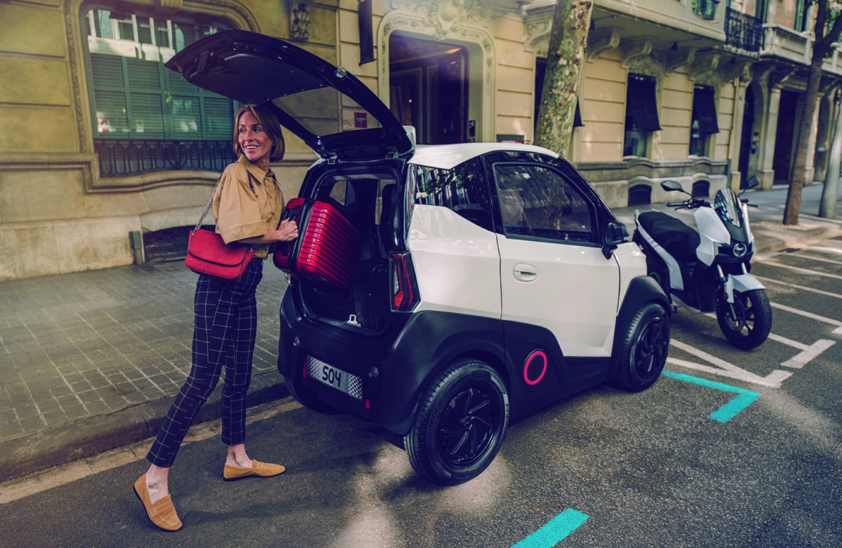 Tiny city EV with swappable batteries Silence S04 enters production