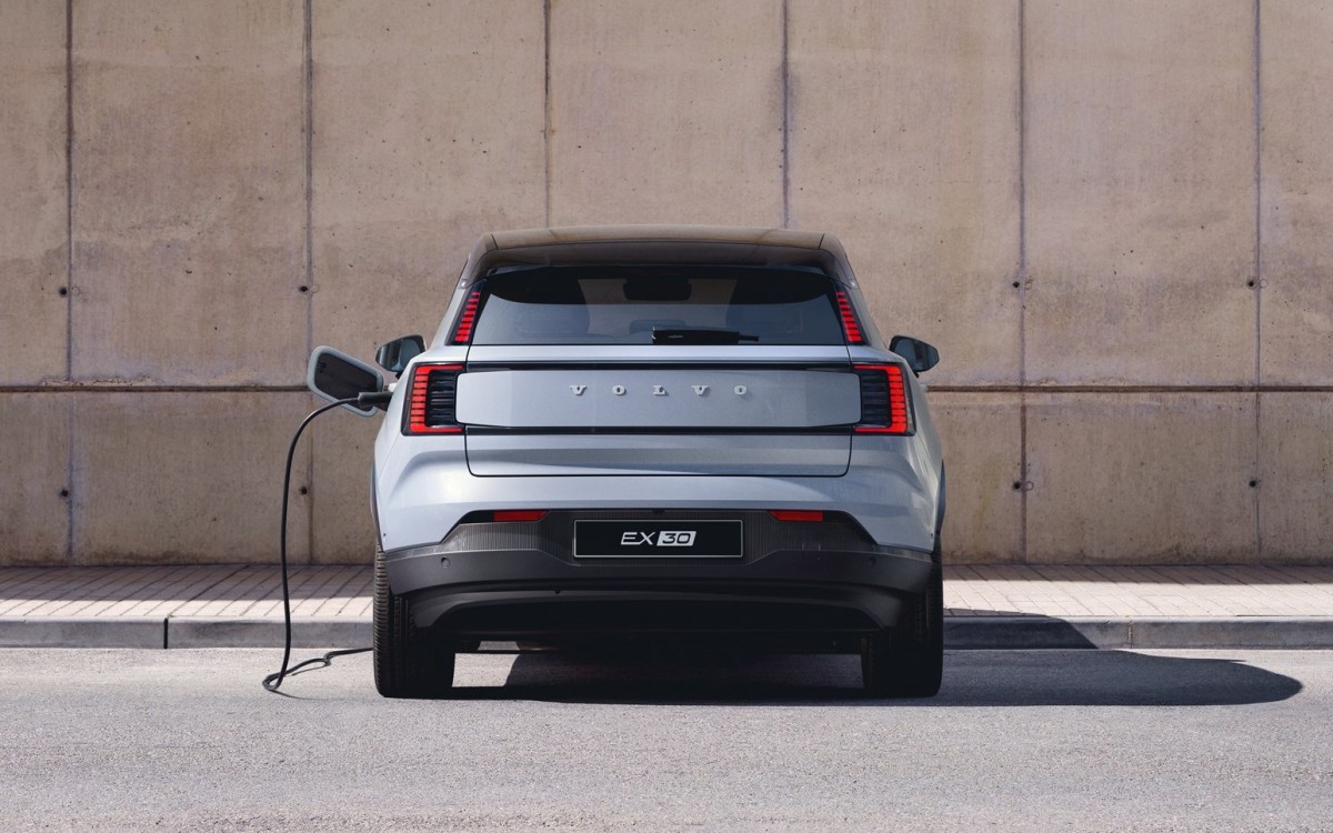 Volvo cars will get access to Tesla Superchargers in the US, Canada, and Mexico