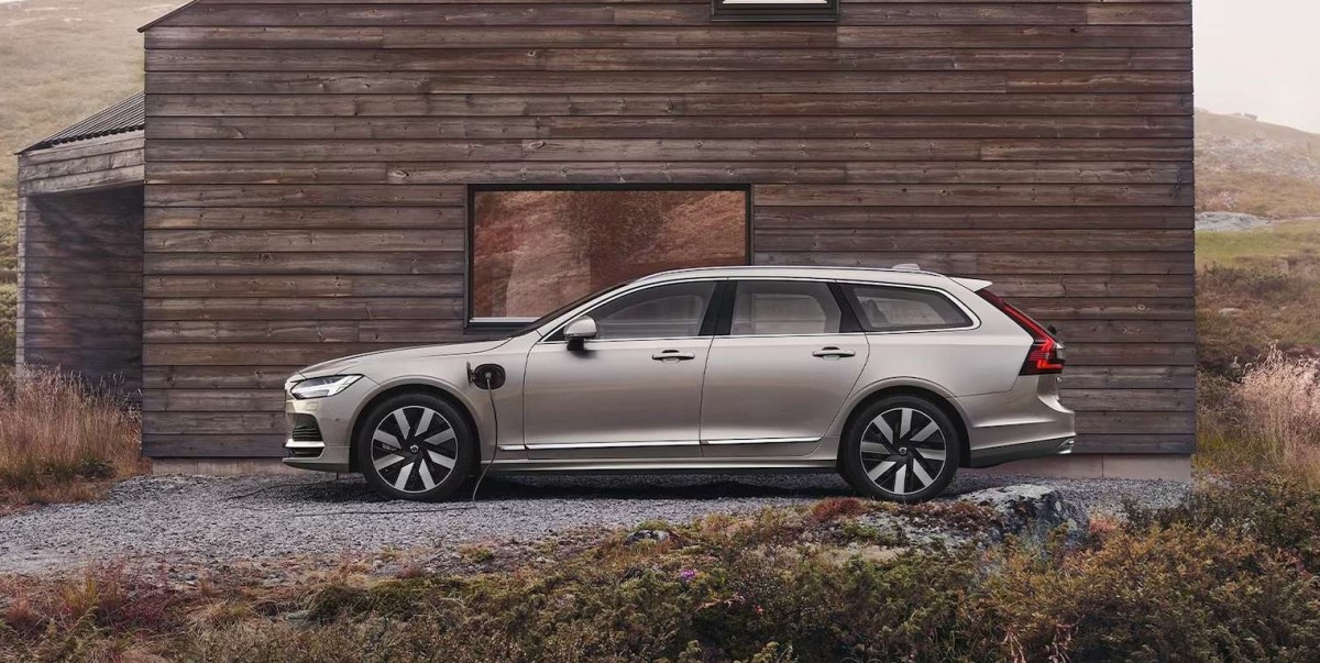 Don't worry, wagons are safe with Volvo, EV one in the works